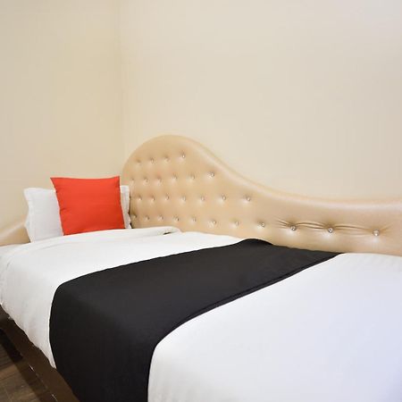 Capital O Moments Inn Amritsar Exterior foto