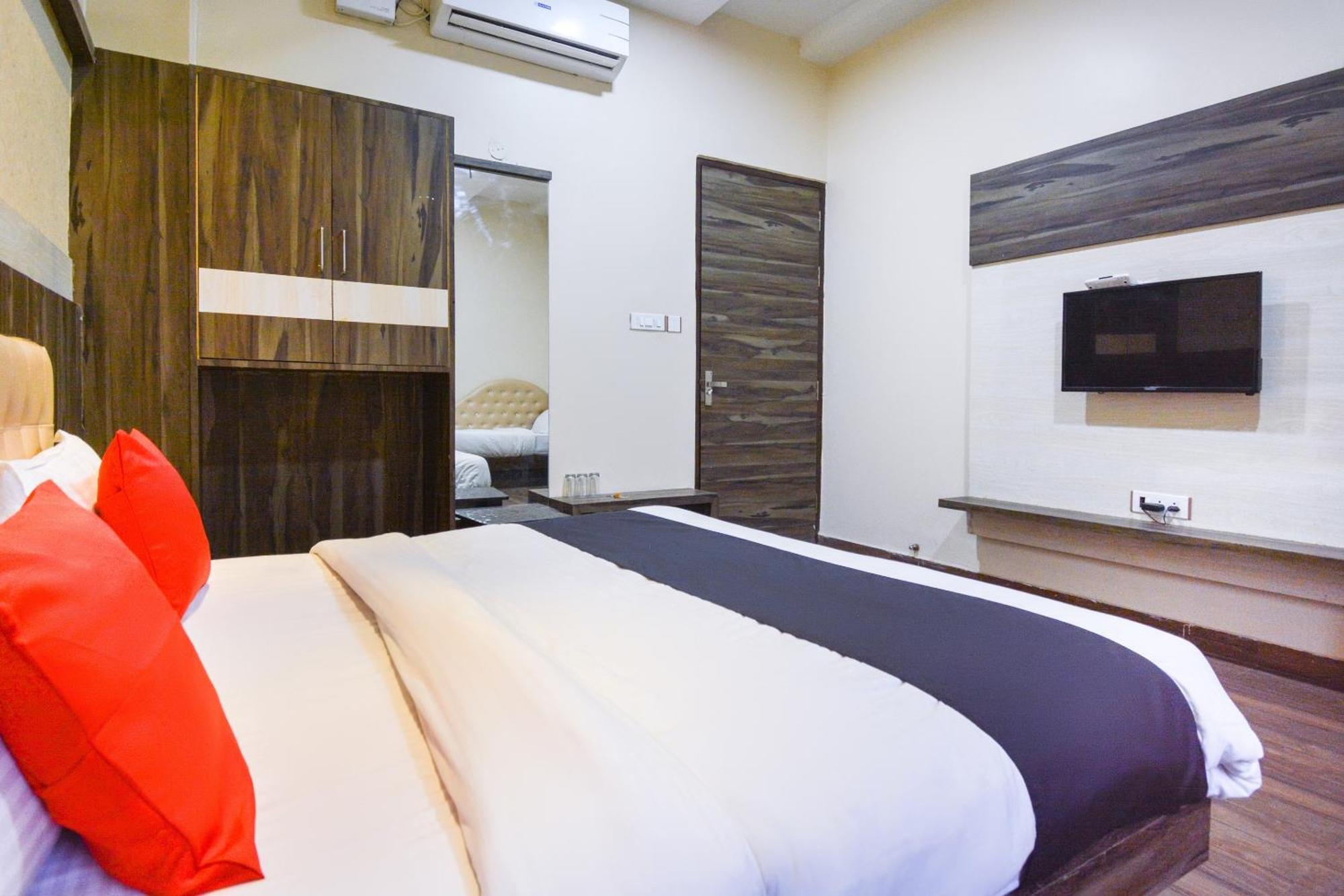 Capital O Moments Inn Amritsar Exterior foto